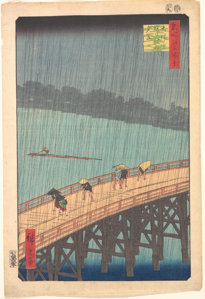 歌川広重《大はしあたけの夕立》。橋の上を、突然の夕立の中で人々が傘をさして急ぐ。斜めに降る雨の線が印象的な、名所江戸百景の一枚。
